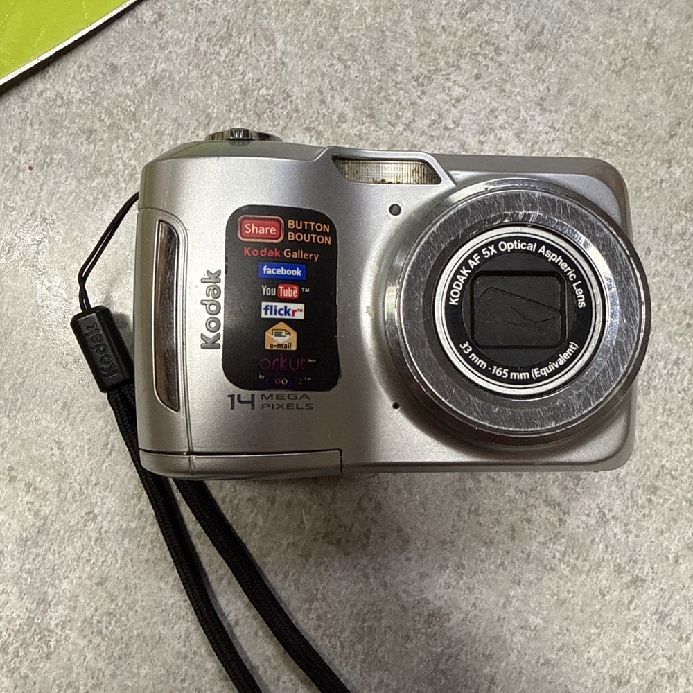 Kodak EasyShare C195 14MP Digital Camera Silver 5x Zoom Tested Working